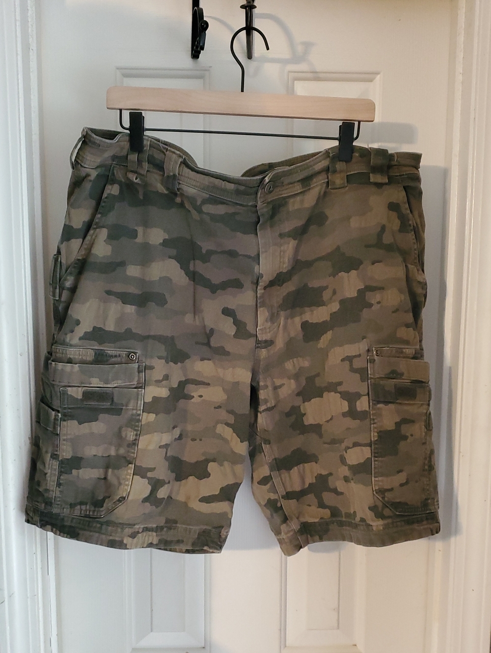 Duluth Trading Co Flex Fire Hose Camo Cargo Shorts in Olive & Dark Green